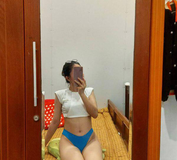 Ảnh 7 của Chịch em gái xinh đeo kính vú to có cái lồn dâm đãng