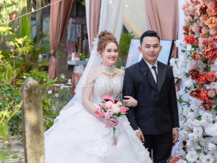 Ảnh 11 của Clip sex Chú rể địt cô dâu trong đám cưới Phần 2 hậu sau đám cưới (Full clip + Pic)