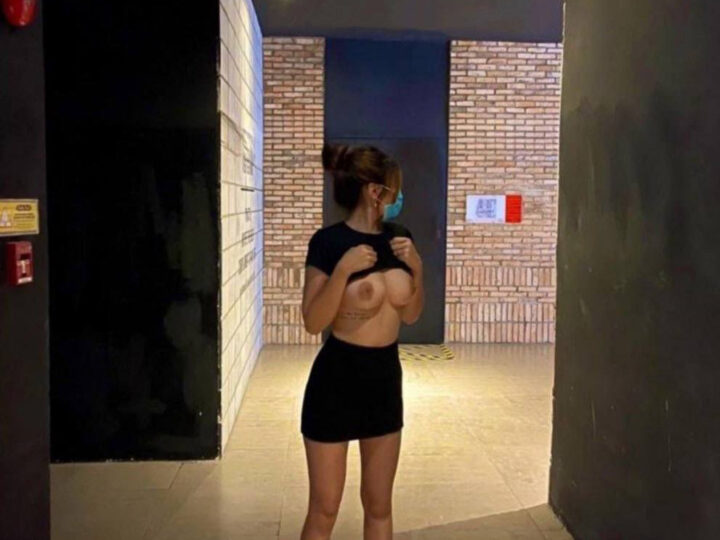 Ảnh 8 của Clip sex em bé đào babipeachyy thả rông ở rạp chiếu phim và chịch lút cán trong khách sạn (Full Clip + Pic)