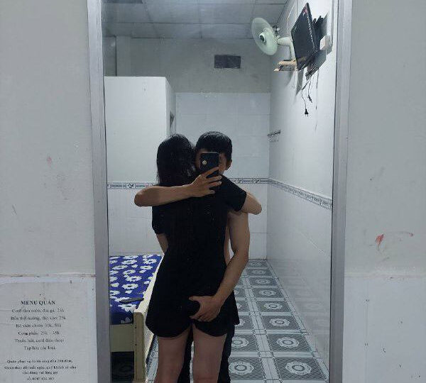 Ảnh 8 của Clip sex Em đeo kính váy xanh xinh dâm dáng ngon cực Hot (Full Clip + Pic) – Phần 2