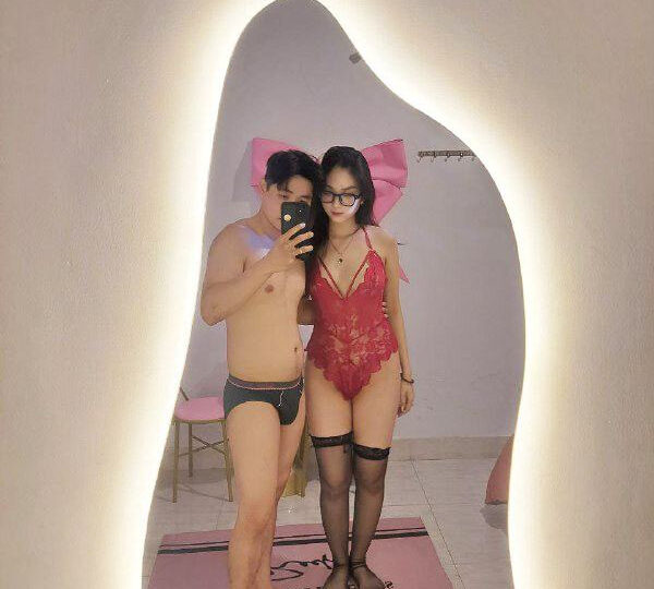 Ảnh 7 của Clip sex Em đeo kính váy xanh xinh dâm dáng ngon cực Hot (Full Clip + Pic) – Phần 6