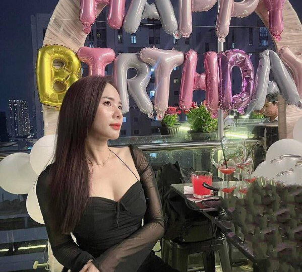 Ảnh 3 của Dập em nhân viên văn phòng lút cán sướng rên rỉ