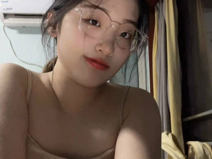 Ảnh 1 của Dập em sinh viên loli đeo kính rên la