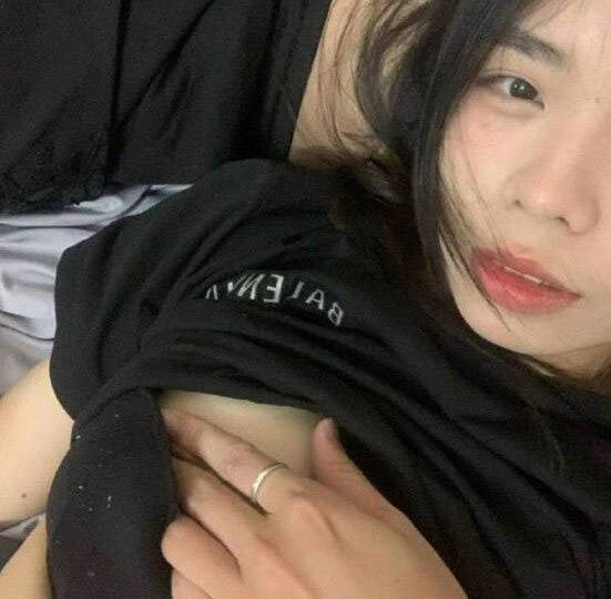 Ảnh 10 của Gái xinh anh đụ sưng cả bím xuất trong