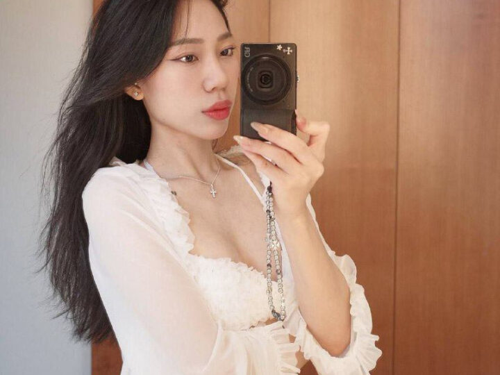 Ảnh 12 của Lộ clip sex Chịch gái xinh từ nhà tắm đến giường quá phê (Full Clip + Pic)