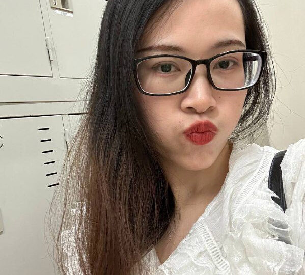 Ảnh 17 của Lộ clip sex đụ em người yêu đeo kính có cái lồn dâm cực múp (Full Clip + Pic)