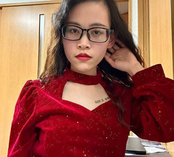 Ảnh 11 của Lộ clip sex đụ em người yêu đeo kính có cái lồn dâm cực múp (Full Clip + Pic)