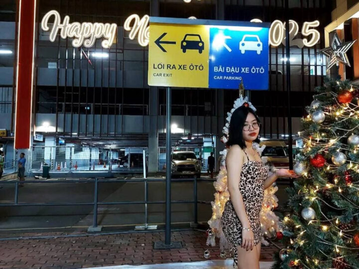 Ảnh 4 của Lộ clip sex Em rau văn phòng kính cận dâm đãng cosplay đủ loại (Full Clip + Pic)
