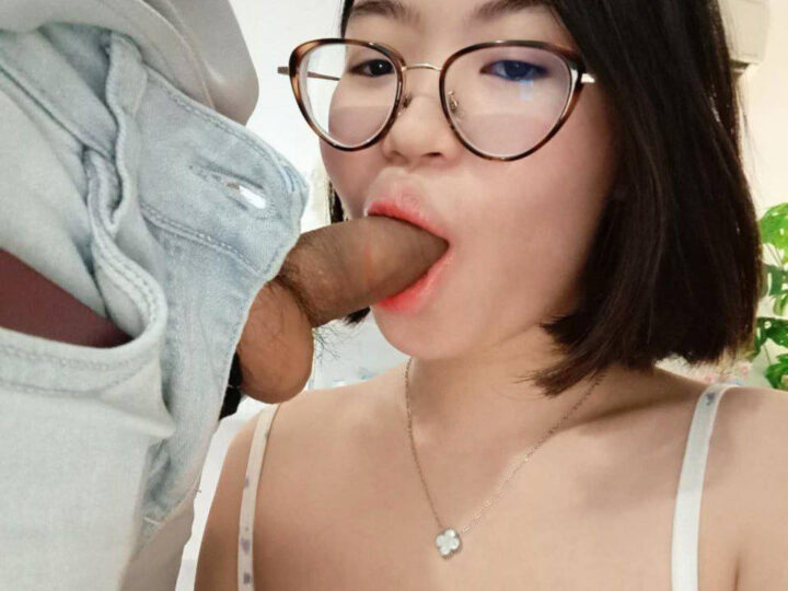 Ảnh 5 của Lộ clip sex Em rau văn phòng kính cận dâm đãng cosplay đủ loại (Full Clip + Pic)