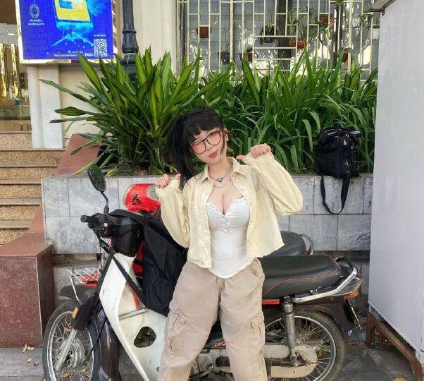 Ảnh 2 của Múi mít mông to nứng lồn chủ động nhấp (Full Clip + Pic)