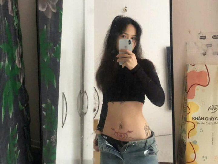 Ảnh 2 của Vén váy em lên mà đụ không kịp cởi quần