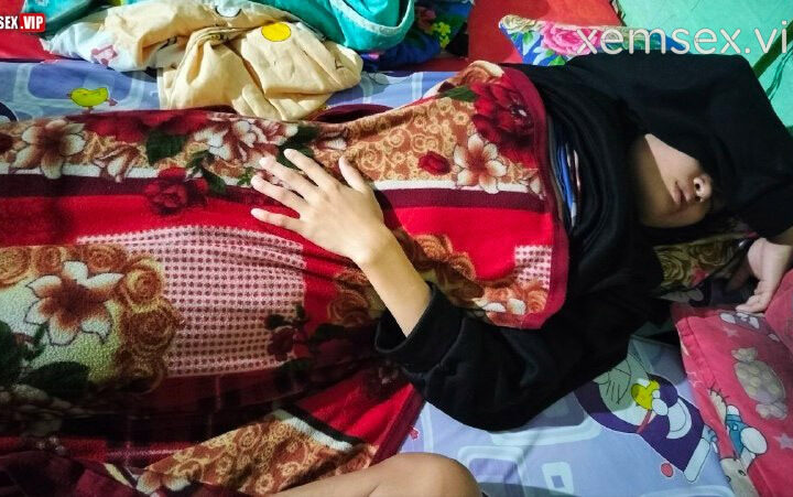 Ảnh 14 của Vợ đang ngủ say chồng vạch quần ra địt cho đỡ nứng – Phần 2 (Full Pic + Clip)